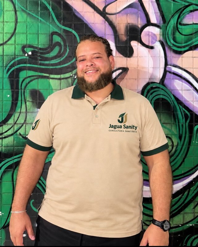 Natan Gomes, médico-veterinário, de camisa polo da Jagua Sanity